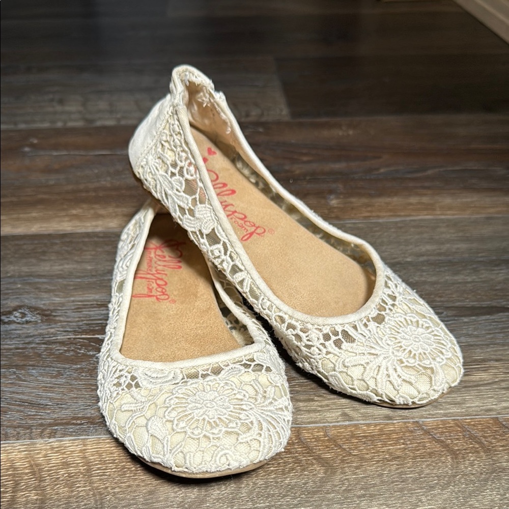 Jellypop Cream Lace Crochet Flats